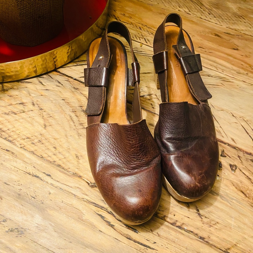 Coclico leather clog heels